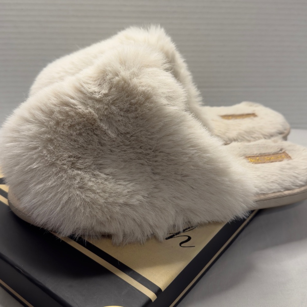 Rachel Zoe Plush Cream Slippers‎